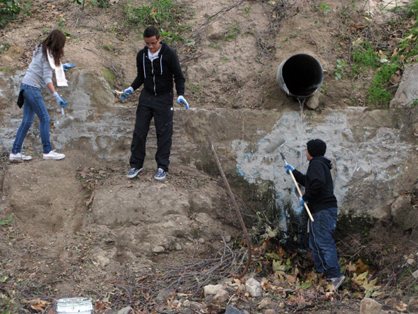 Marshall High School Students Volunteering For Clean Up of Griffith Park