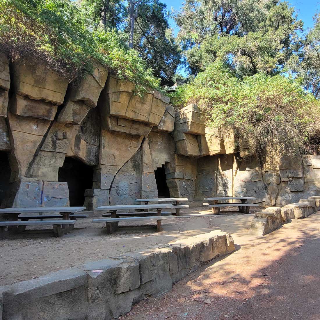 7O-Old-Zoo-Stone-Structures